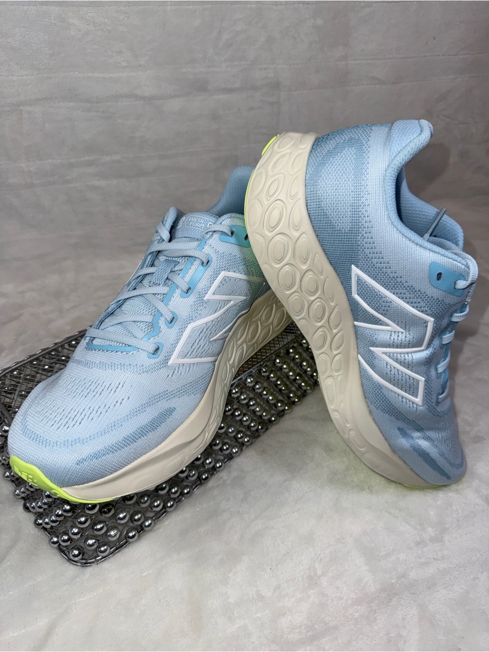 New Balance 680v8 Sneakers 👟💙 Women’s 9.5 or 8 Men’s Light Blue W680LT8 NEW - Picture 13 of 13